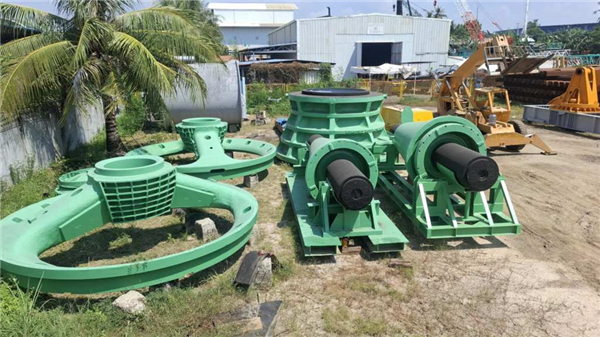 ALLIS CHALMERS-KOBE STEEL 54" x 74" Superior Gyratory Crusher